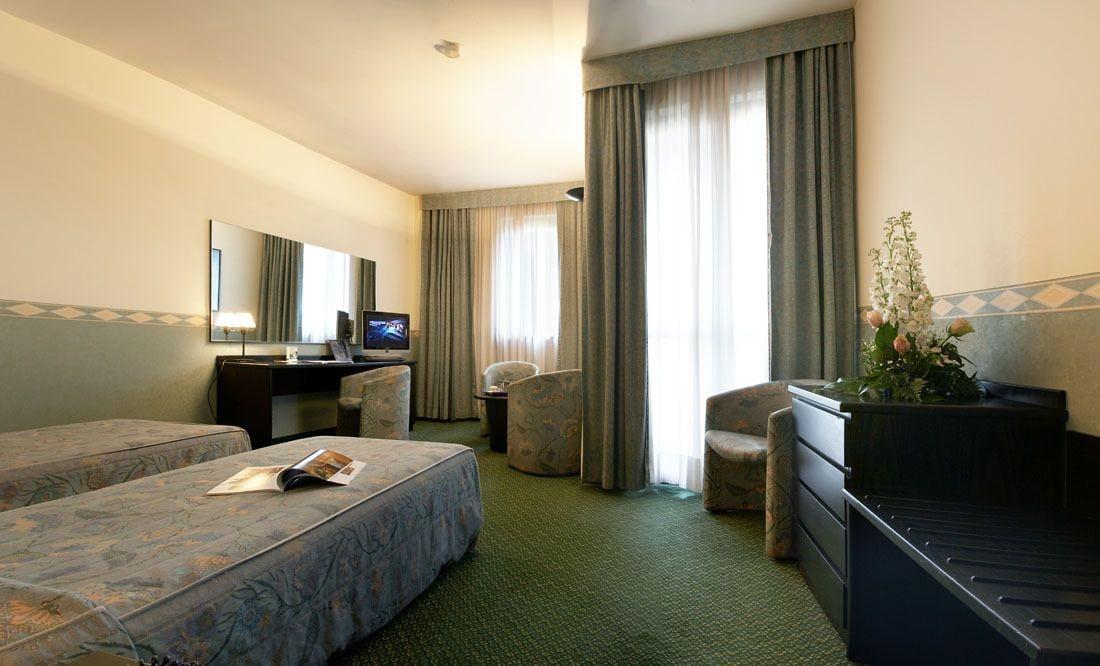 Pacific Hotel Airport Borgaro Torinese Buitenkant foto
